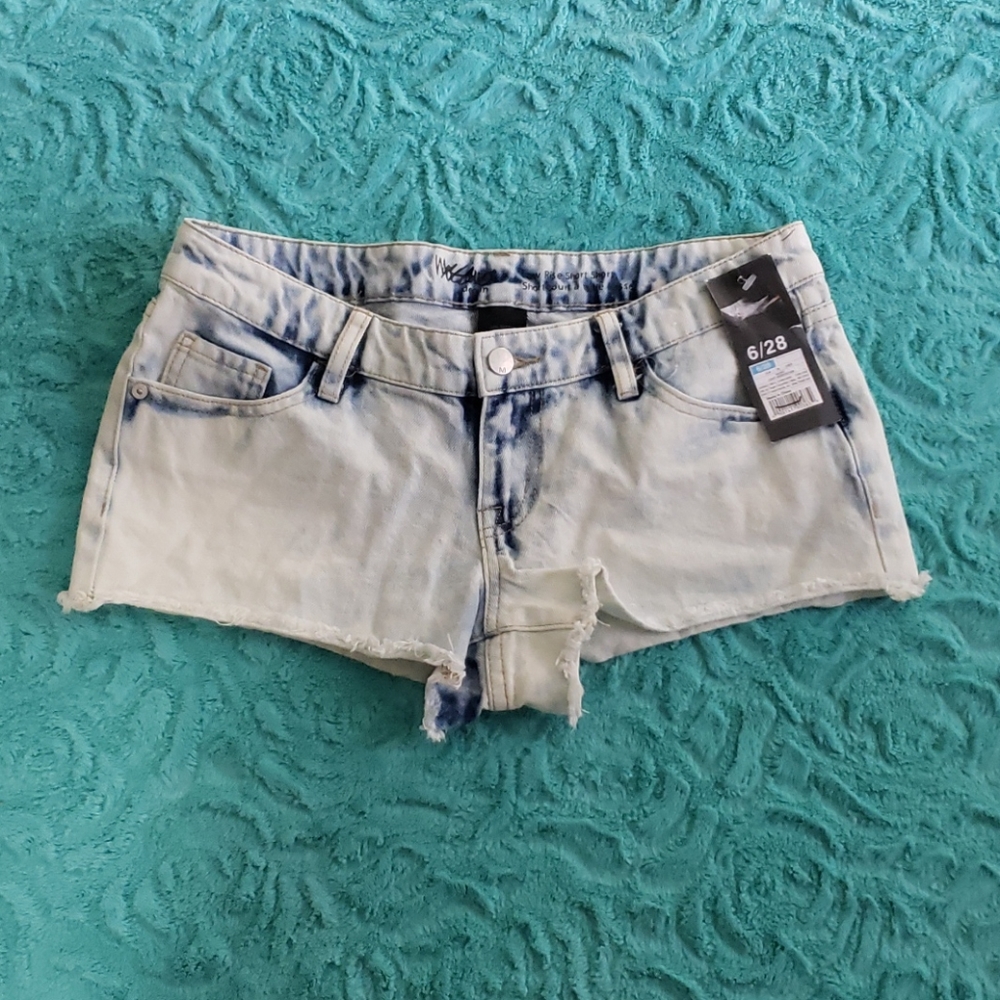 Mossimo low rise short short size 6/28 light denim